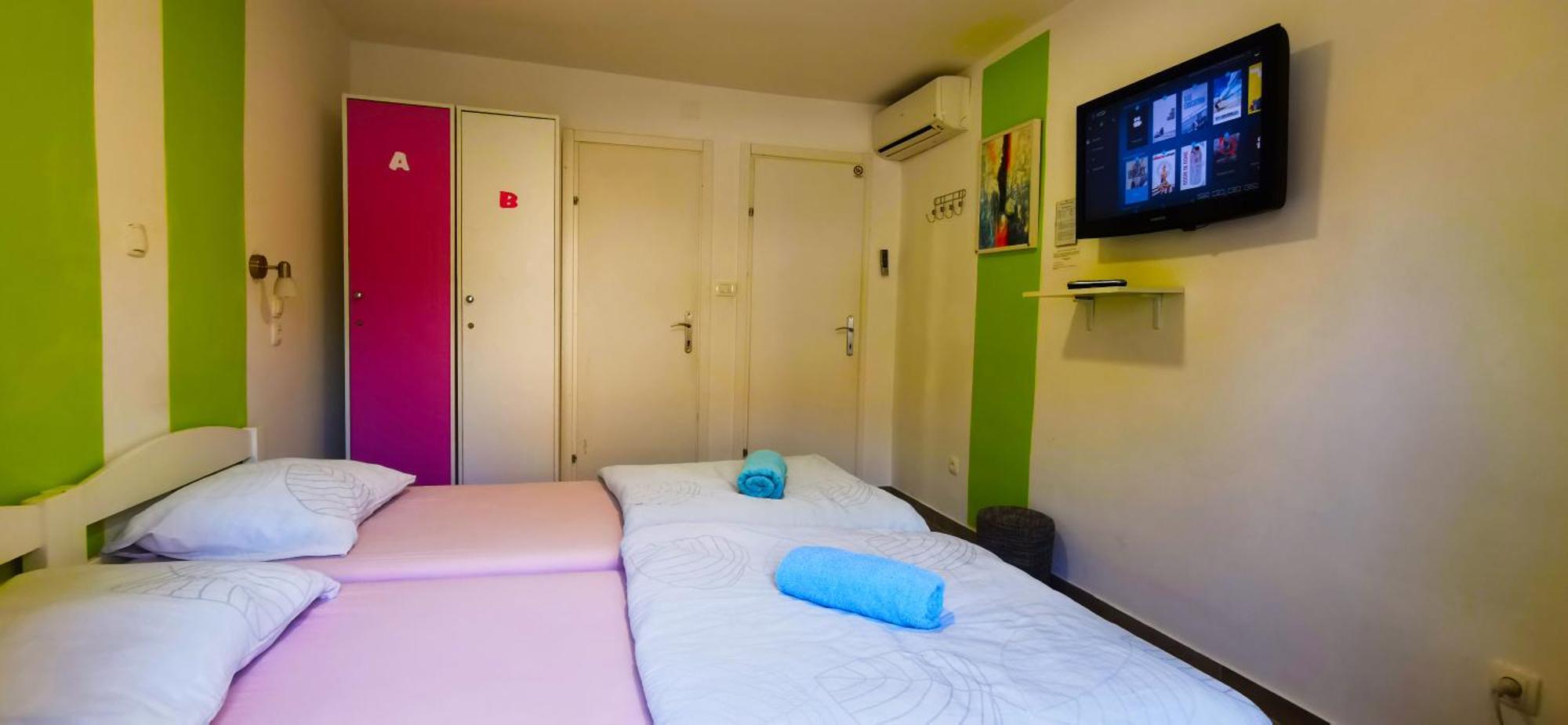 Croparadise Hostel Split Exteriör bild